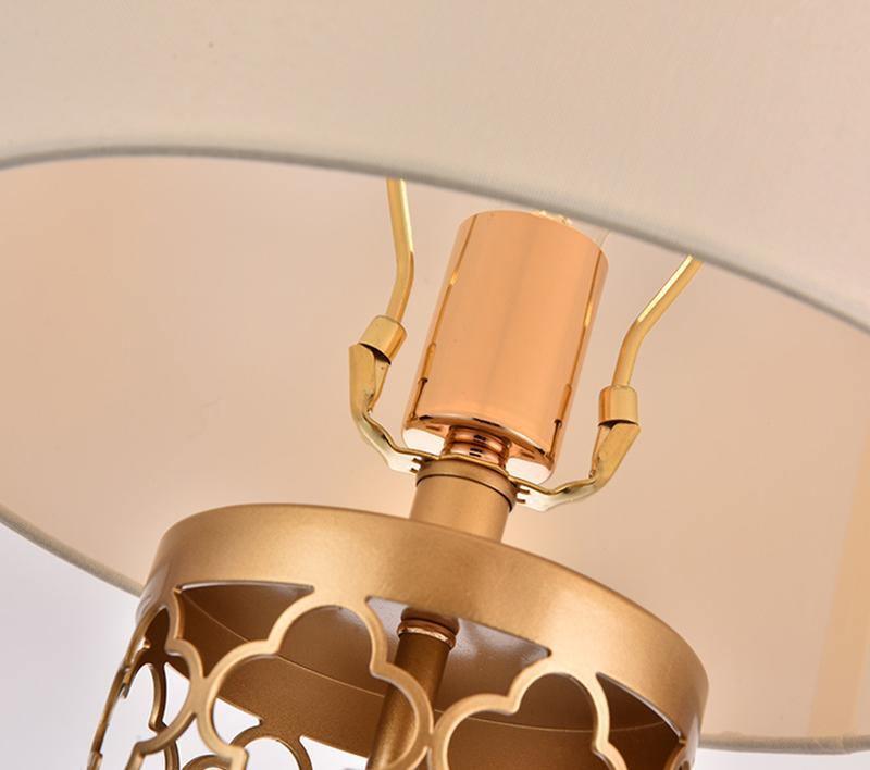 Selisise lampada da tavolo moderna