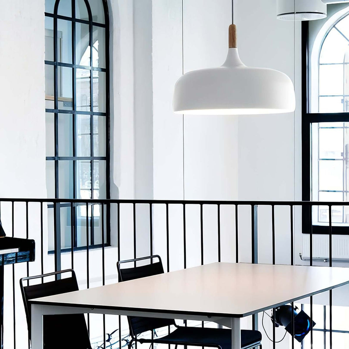 Sylivenne lampada a sospensione con paralume bianco in legno