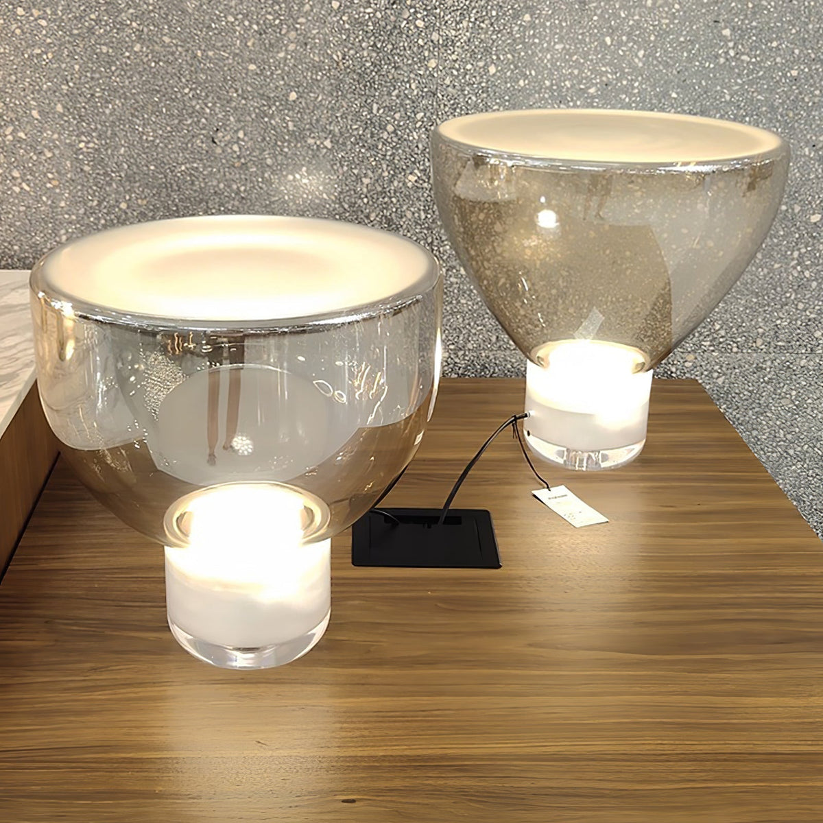 Cavm lampada da tavolo in vetro elegante
