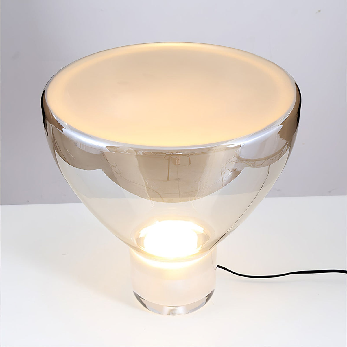 Cavm lampada da tavolo in vetro elegante
