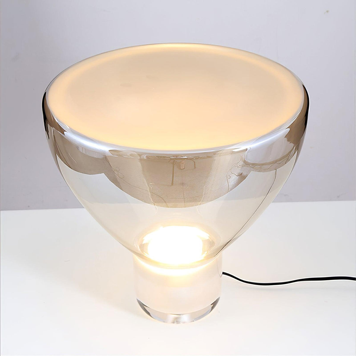 Cavm lampada da tavolo in vetro elegante