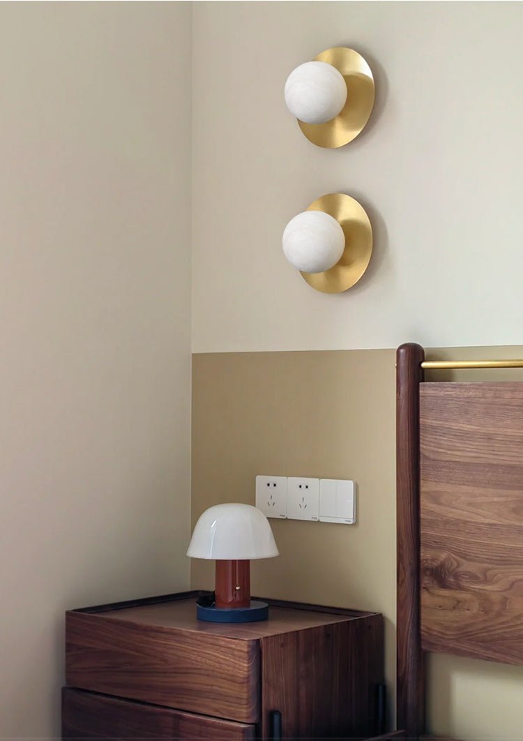 Eirueria applique alabastro Orb Sconce a globo