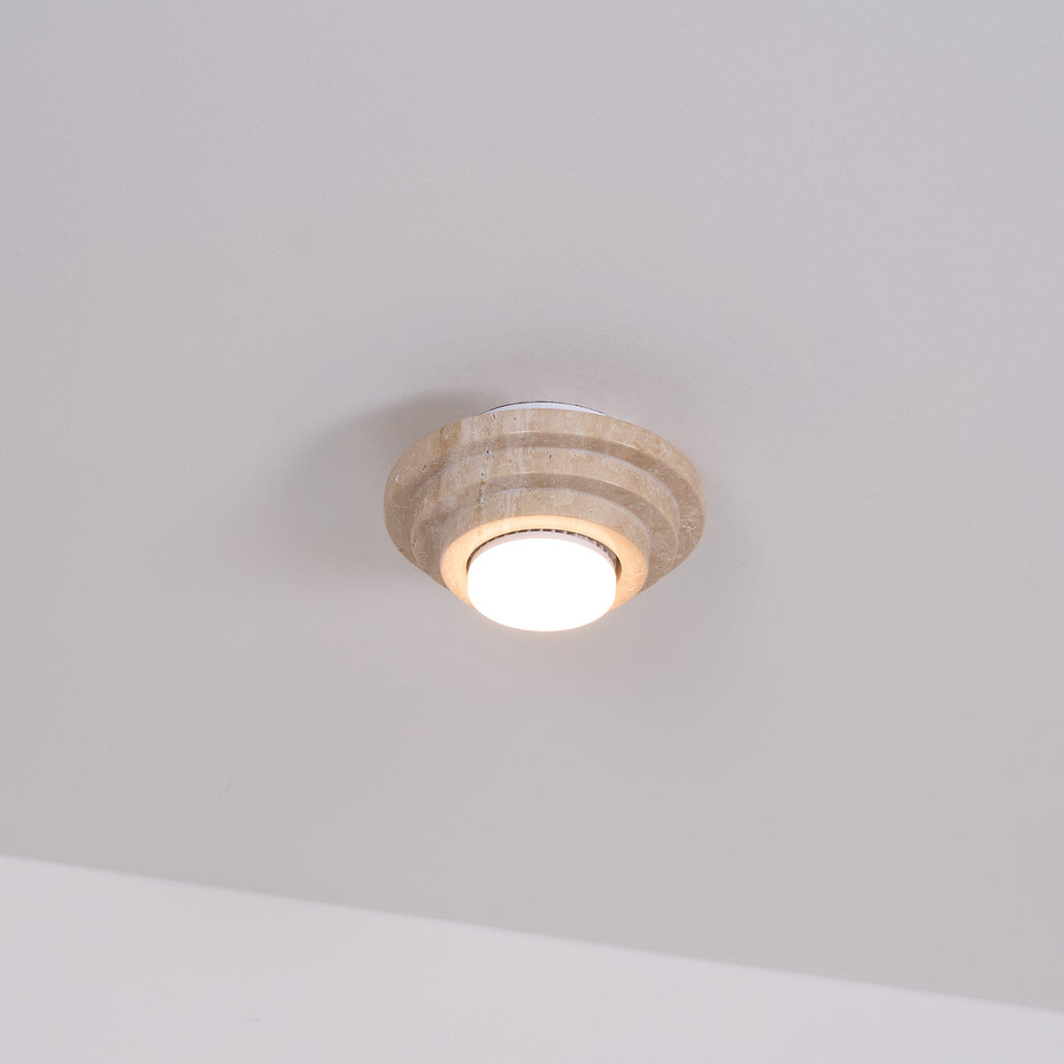 Zadoraris lampada da soffitto a strati in travertino
