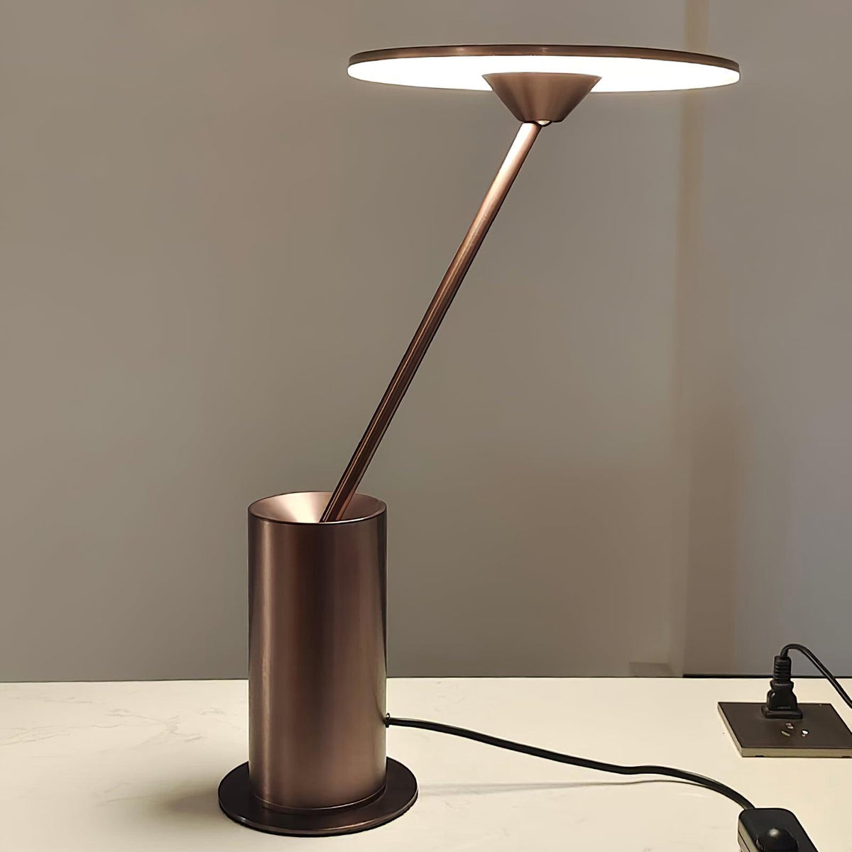 Feralielle Steel lampada da tavolo minimalista