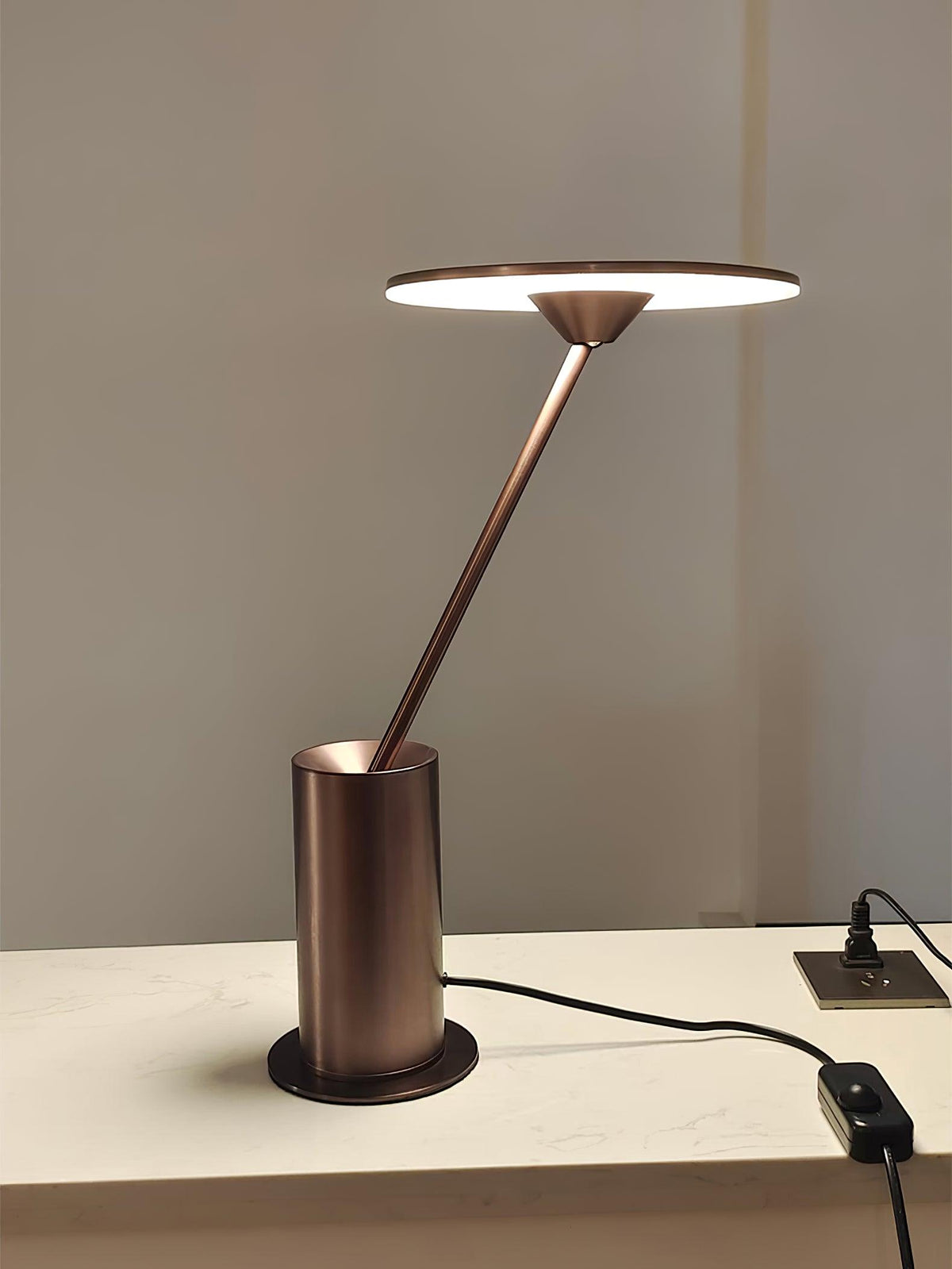 Feralielle Steel lampada da tavolo minimalista