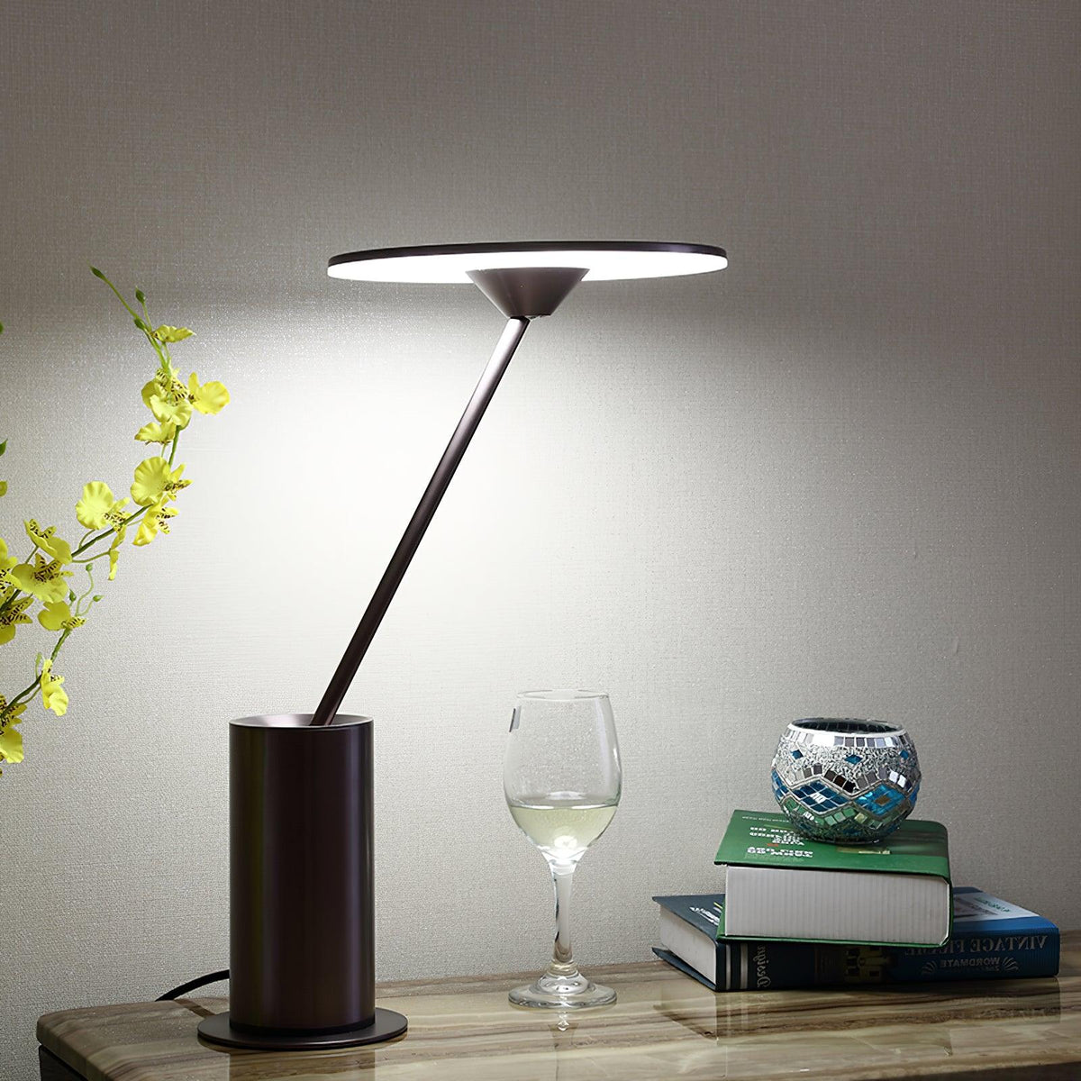 Feralielle Steel lampada da tavolo minimalista