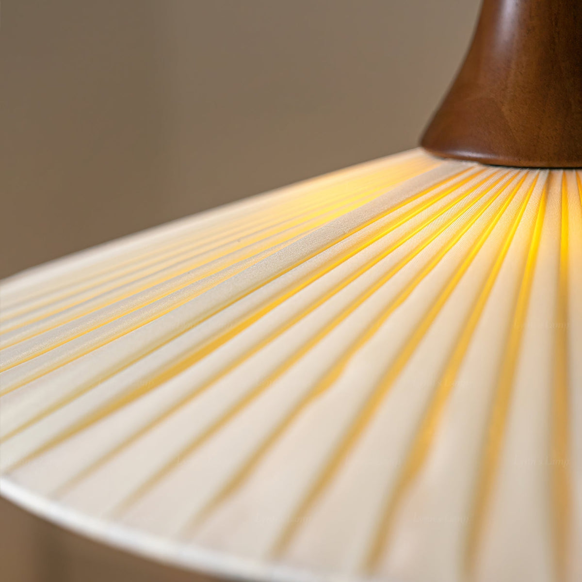 Vionne lampada a sospensione in legno e bianco stile di metà secolo