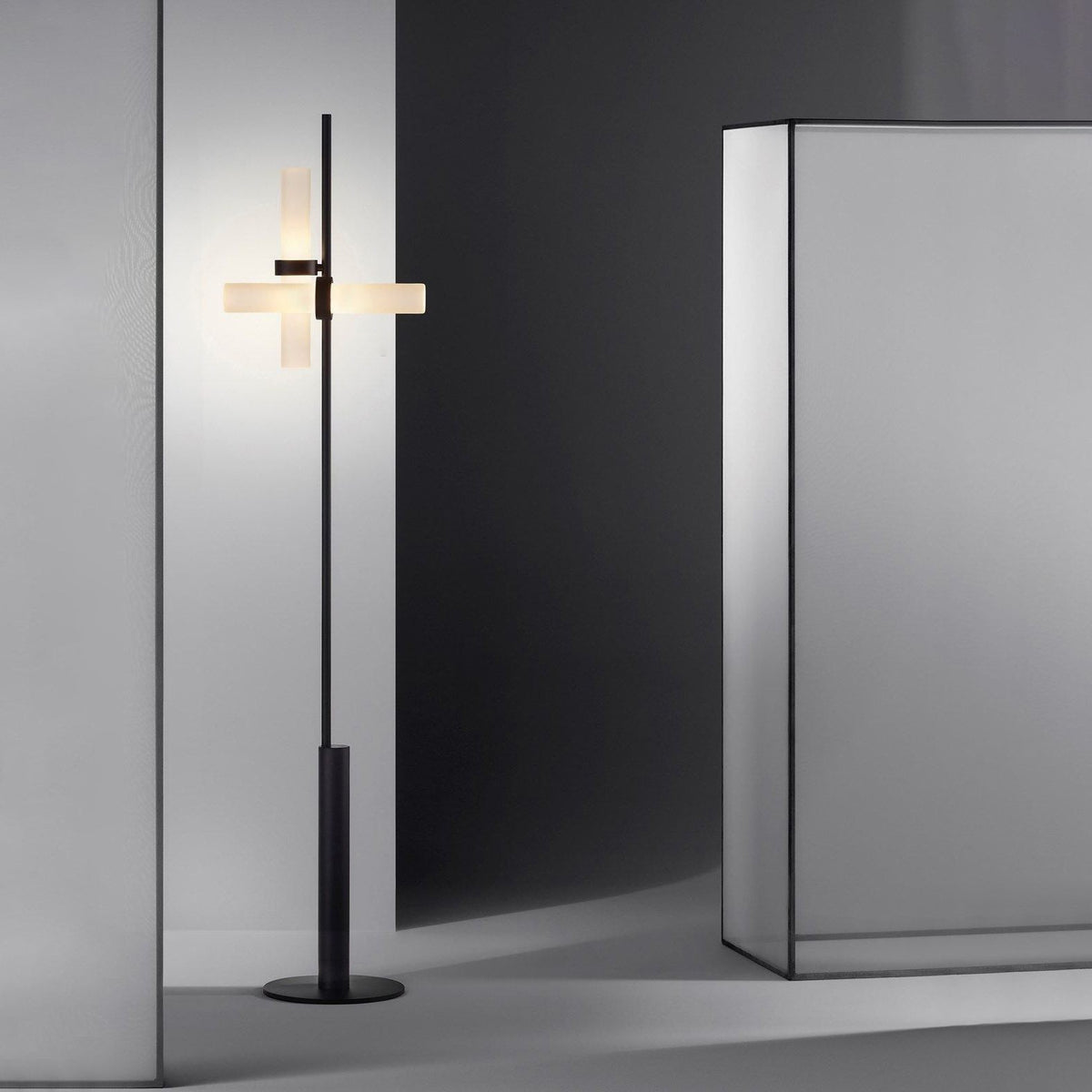 Munell lampada da terra in acrilico nero