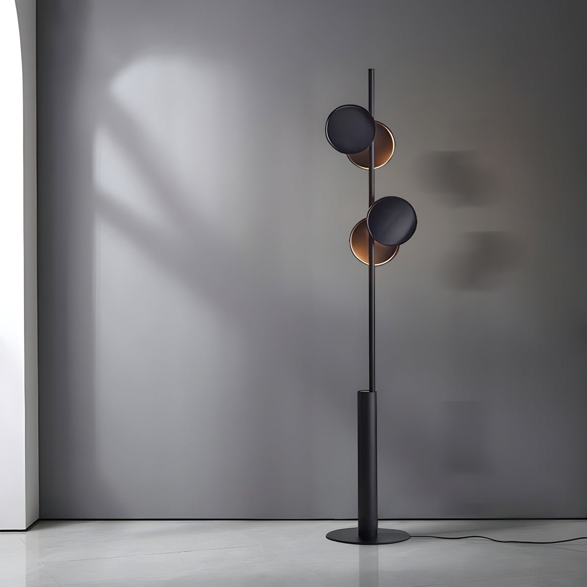 Munell lampada da terra in acrilico nero