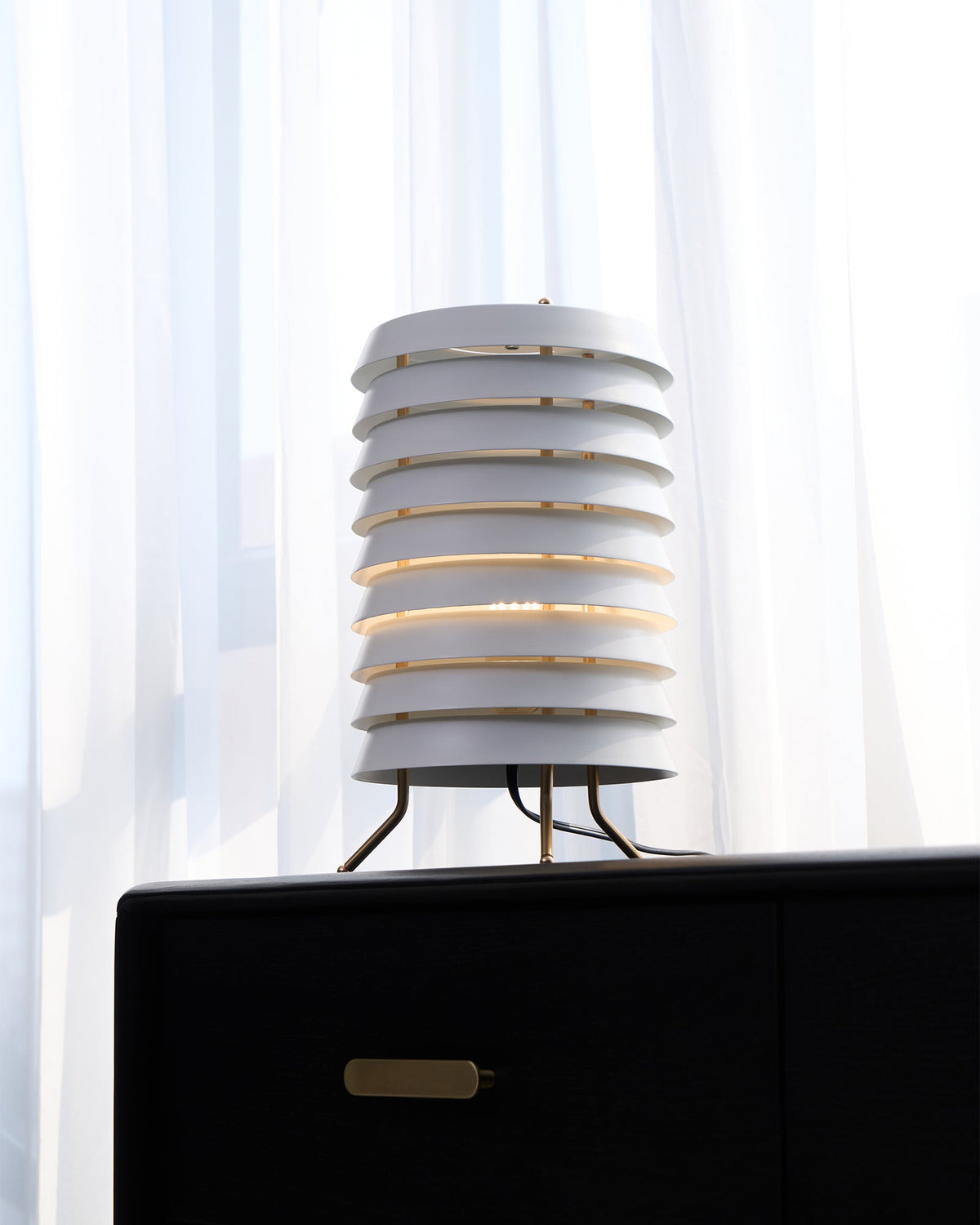 Orelelette lampada da tavolo Lattice Scandina