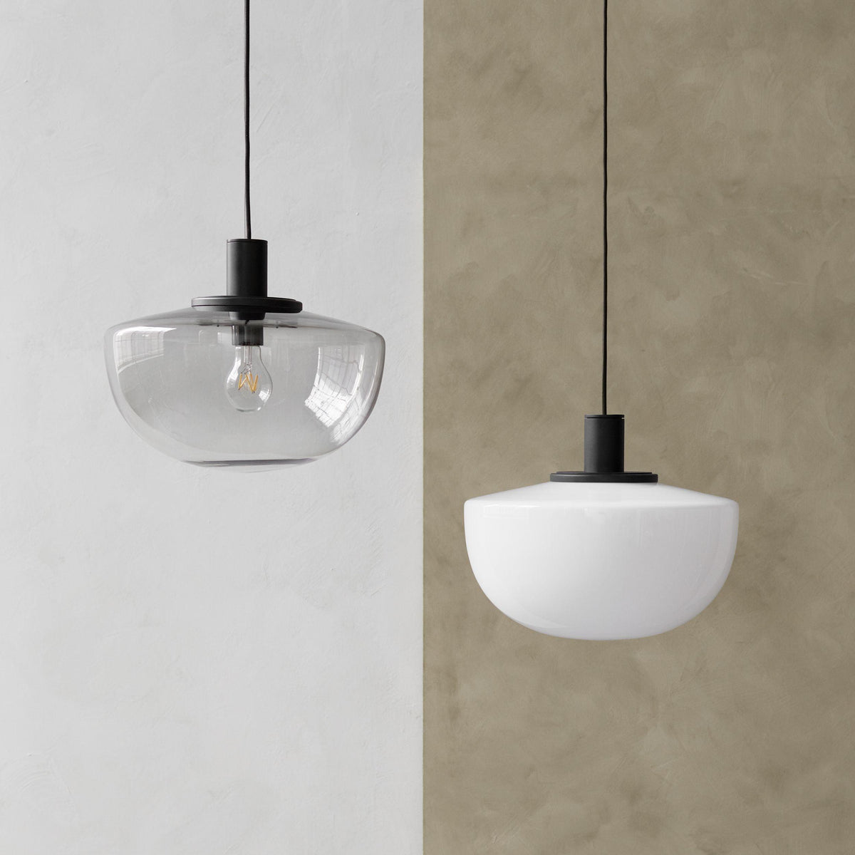 Lampada a sospensione in vetro, rosone metallico, design minimalista in metallo