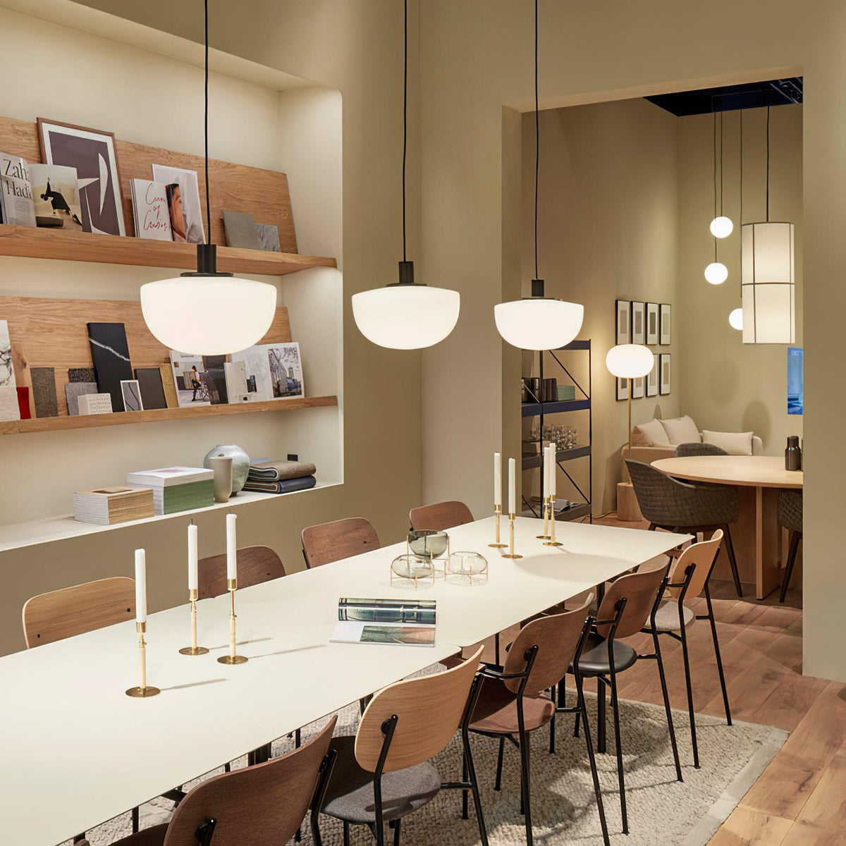 Lampada a sospensione in vetro, rosone metallico, design minimalista in metallo