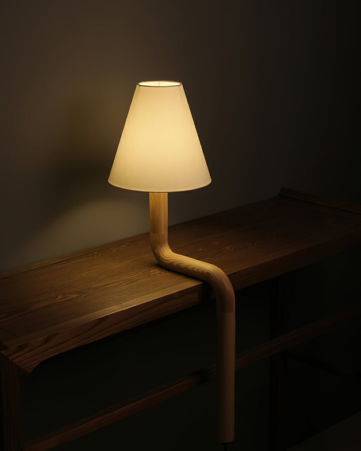 Syleielle lampada da tavolo in legno Curvo