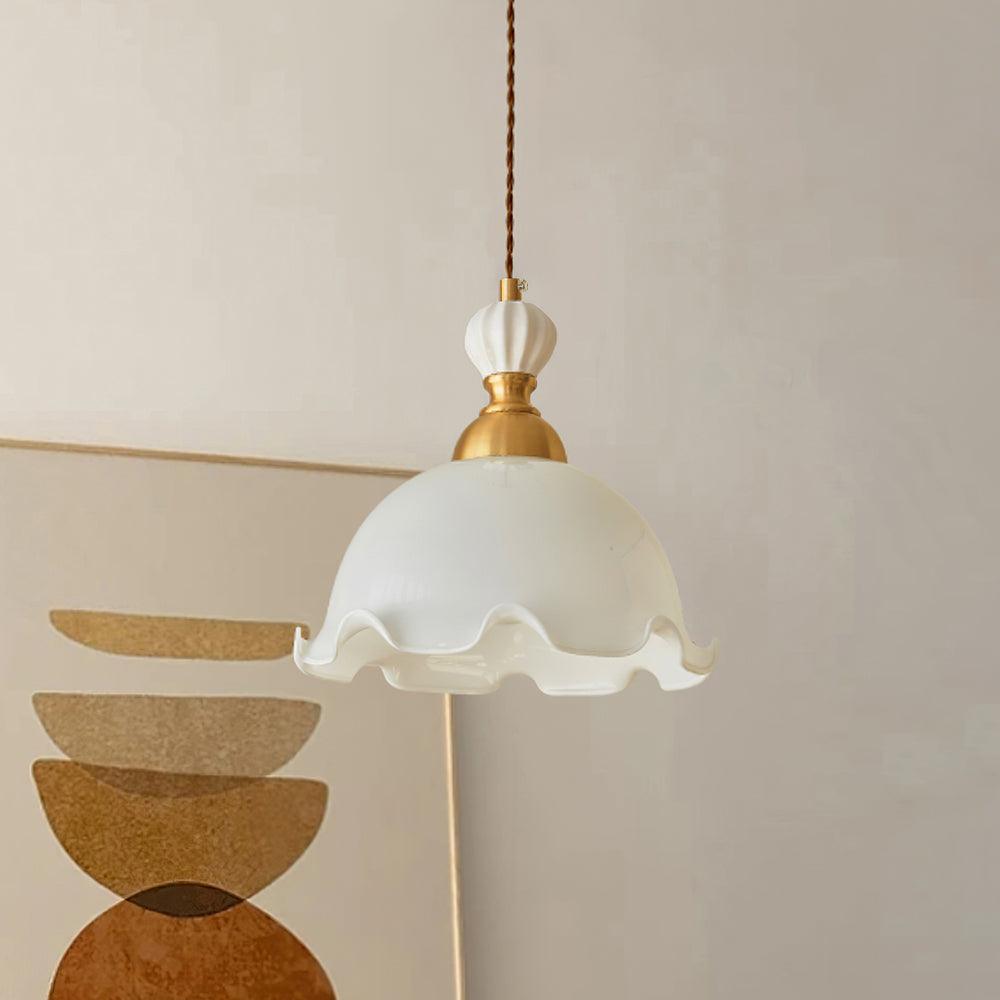 Lampada a sospensione con paralume in vetro dal bordo ondulato, luce morbida, stile vintage romantico