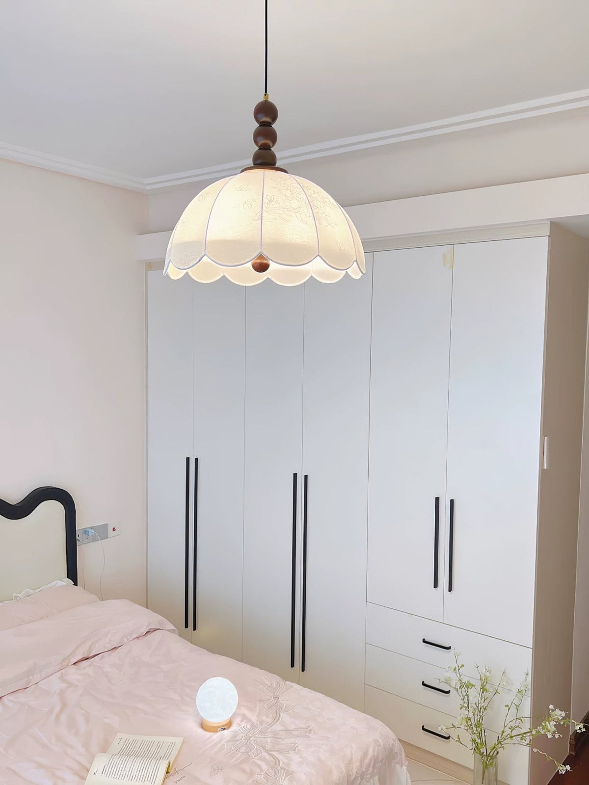 Syphaen lampada a sospensione in legno con fiore in tessuto