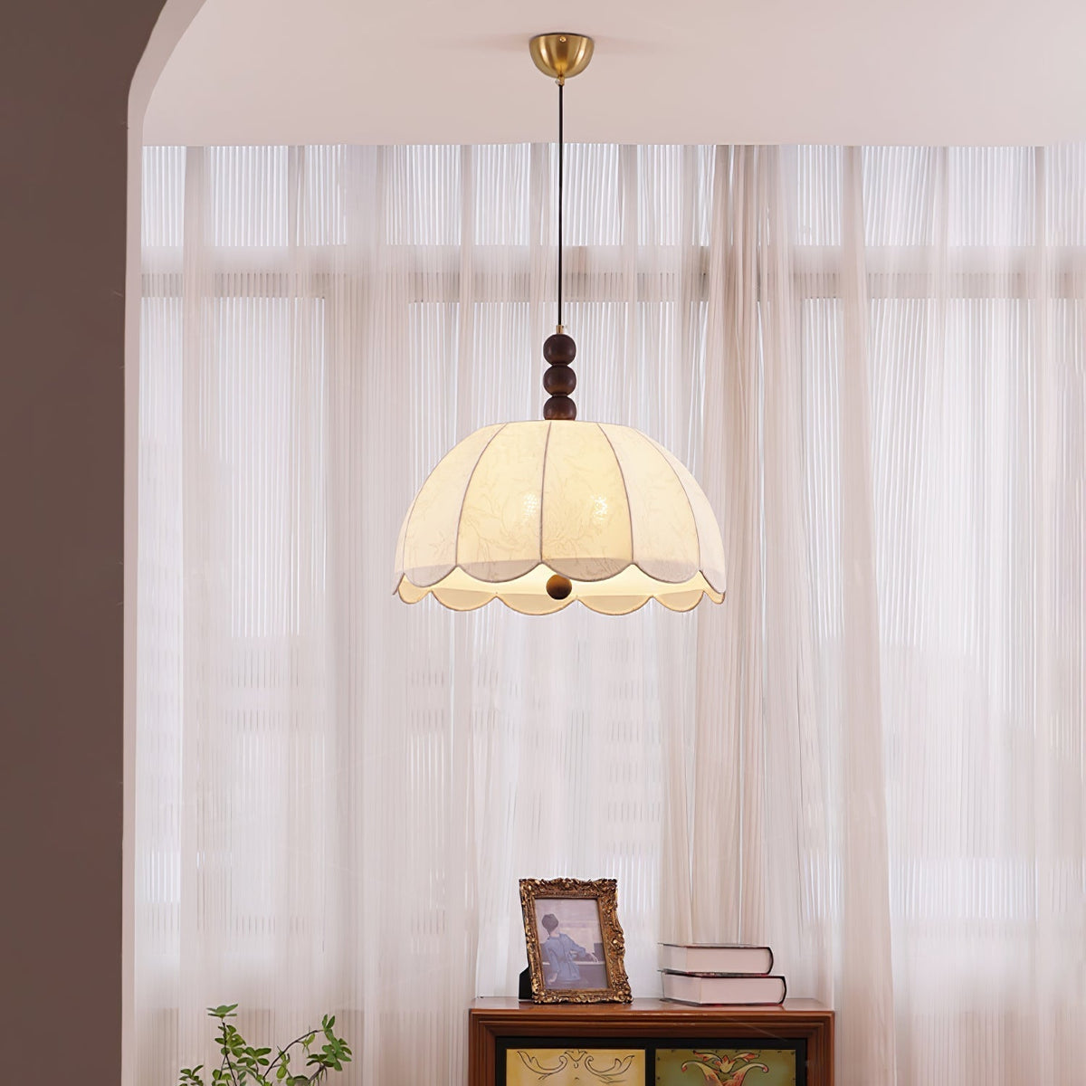 Syphaen lampada a sospensione in legno con fiore in tessuto
