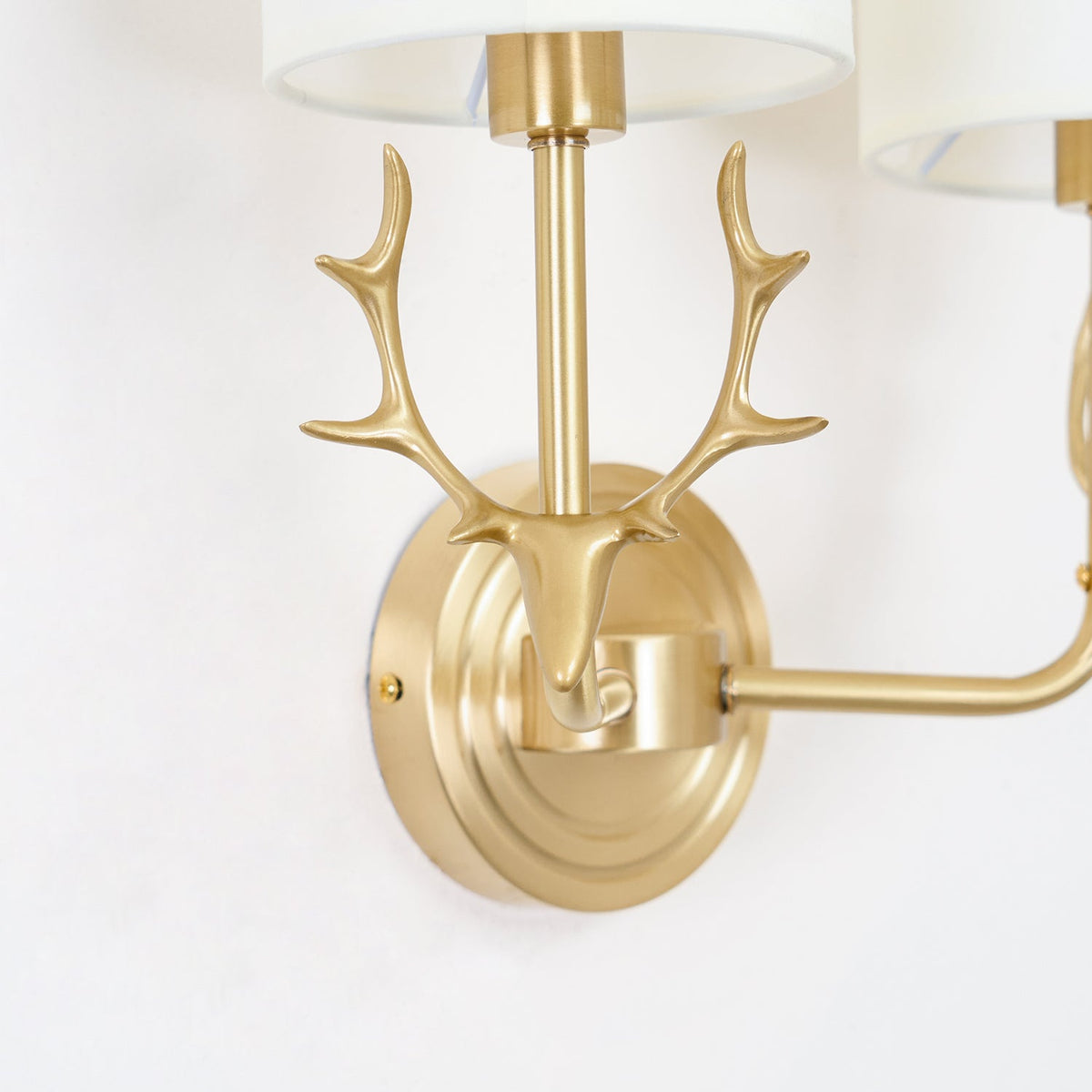 Auriviella Elegance lampada da parete a testa di cervo in ottone