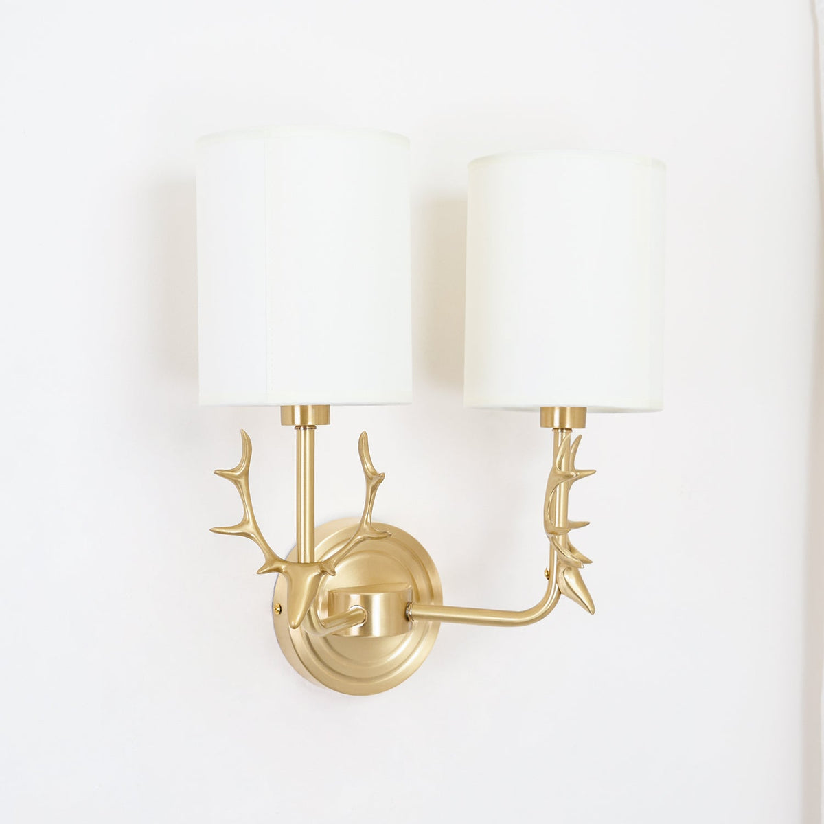 Auriviella Elegance lampada da parete a testa di cervo in ottone