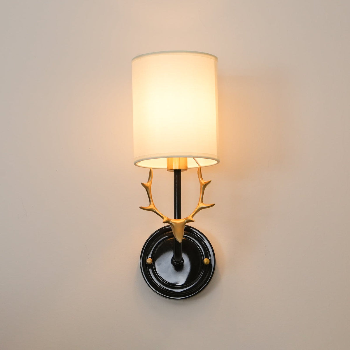 Auriviella Elegance lampada da parete a testa di cervo in ottone