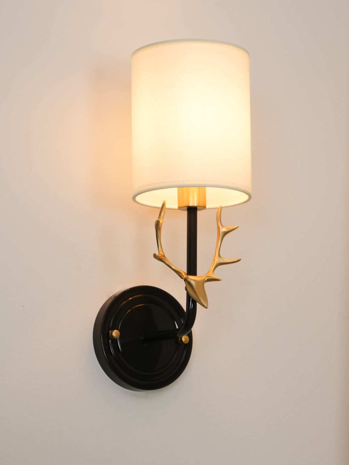 Auriviella Elegance lampada da parete a testa di cervo in ottone