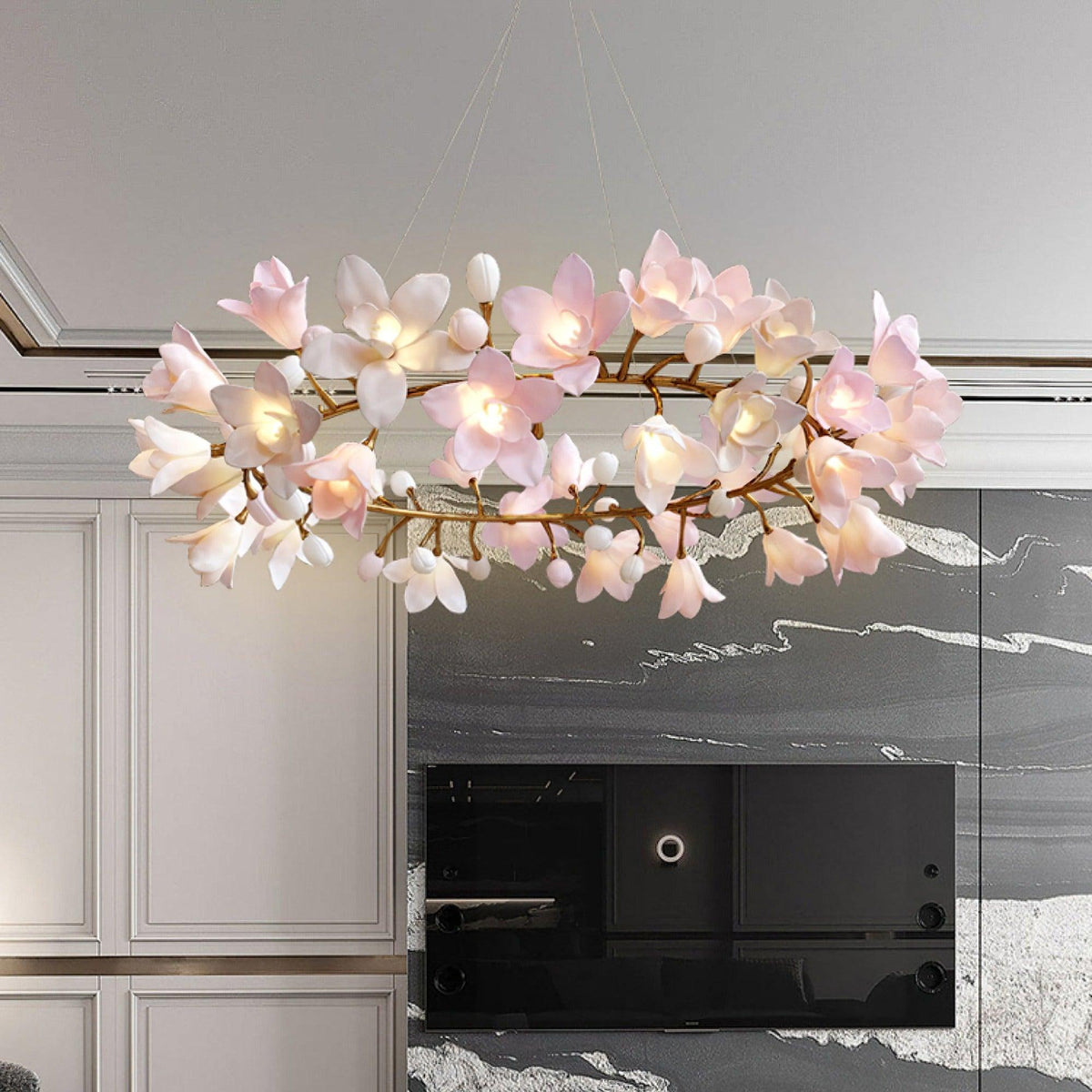 Elemu lampadario in ottone con fiori in Ceramica Rosa