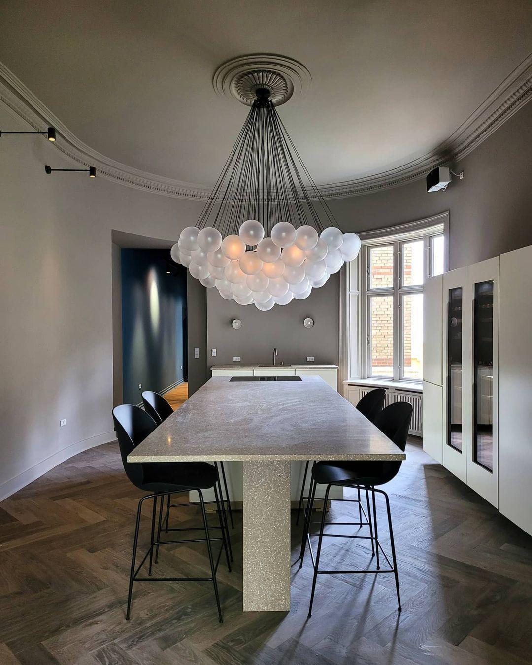 Lustra Lux Lampadario con Bolle in Vetro Satinato - Relic Pieces