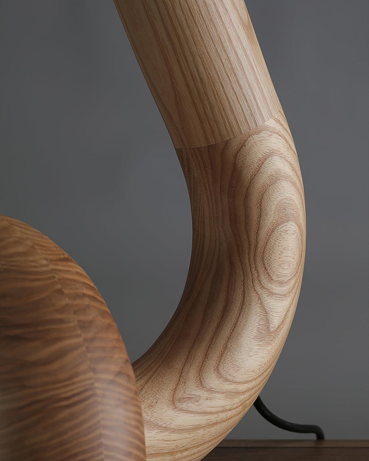 Arcus lampada da tavolo in legno