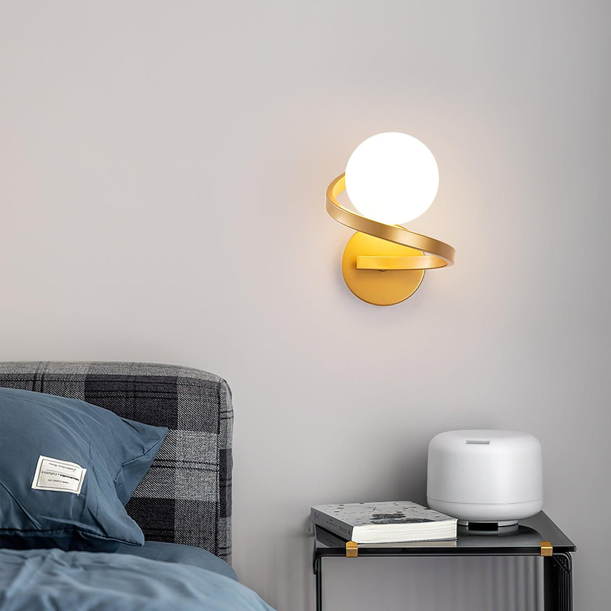 Yvian lampada da parete moderna minimalista in ottone e vetro