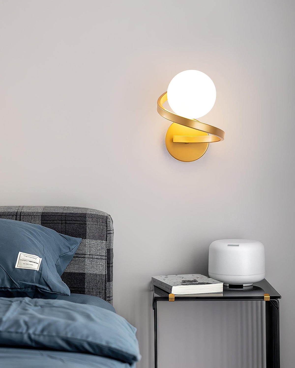 Yvian lampada da parete moderna minimalista in ottone e vetro