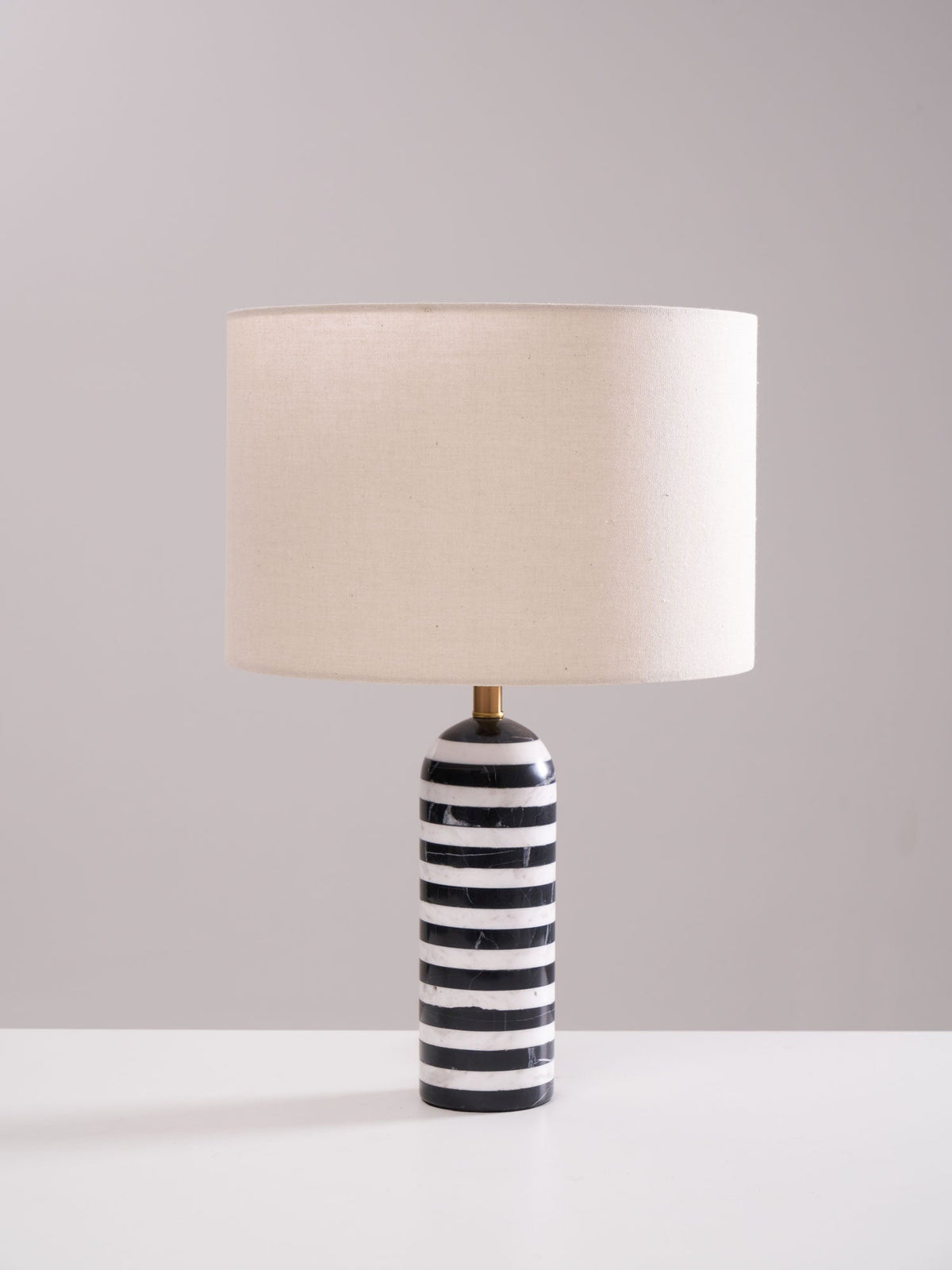 Avery lampada da tavolo contemporanea