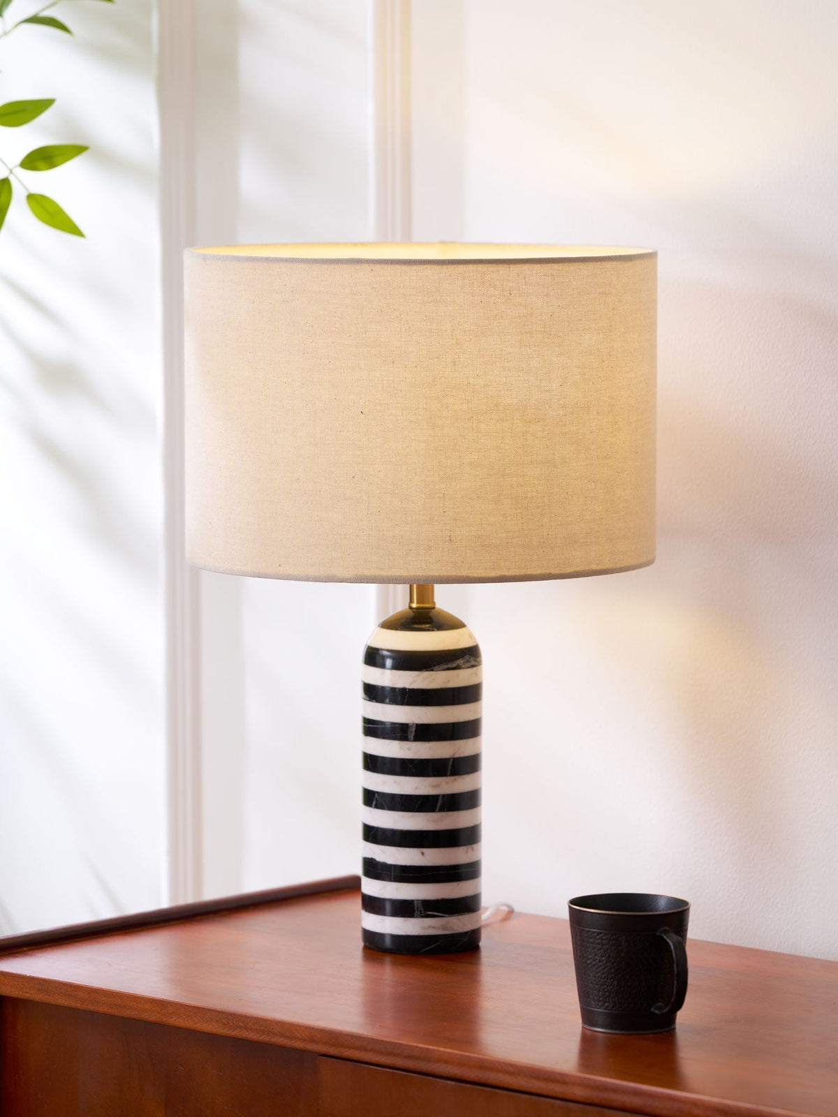 Avery lampada da tavolo contemporanea