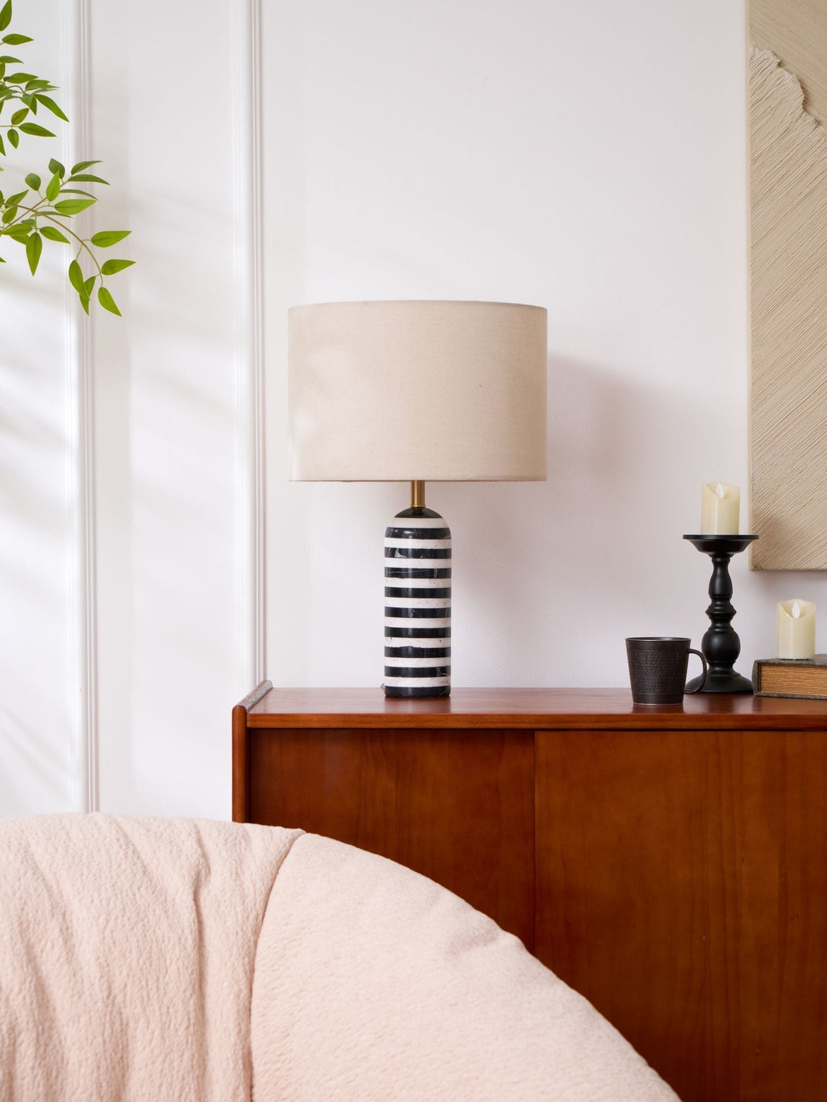 Avery lampada da tavolo contemporanea