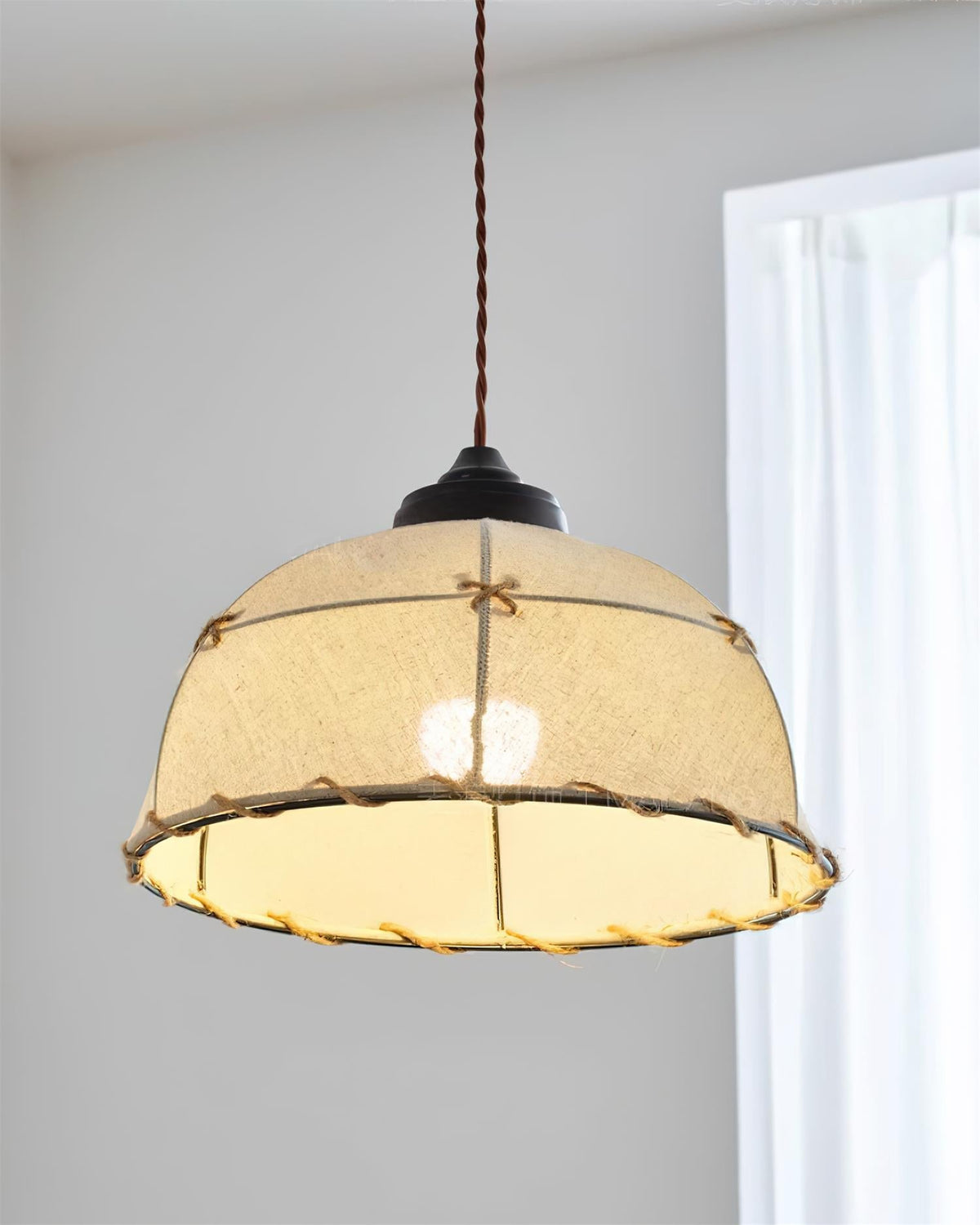 Lampada a sospensione con paralume in tessuto a cupola, stile vintage minimalista, luce morbida