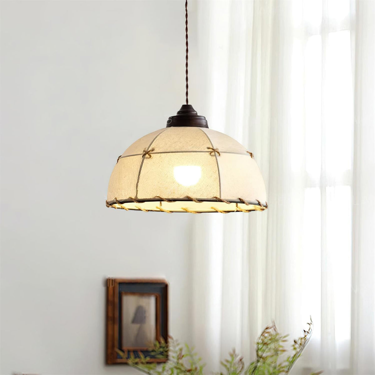 Lampada a sospensione con paralume in tessuto a cupola, stile vintage minimalista, luce morbida