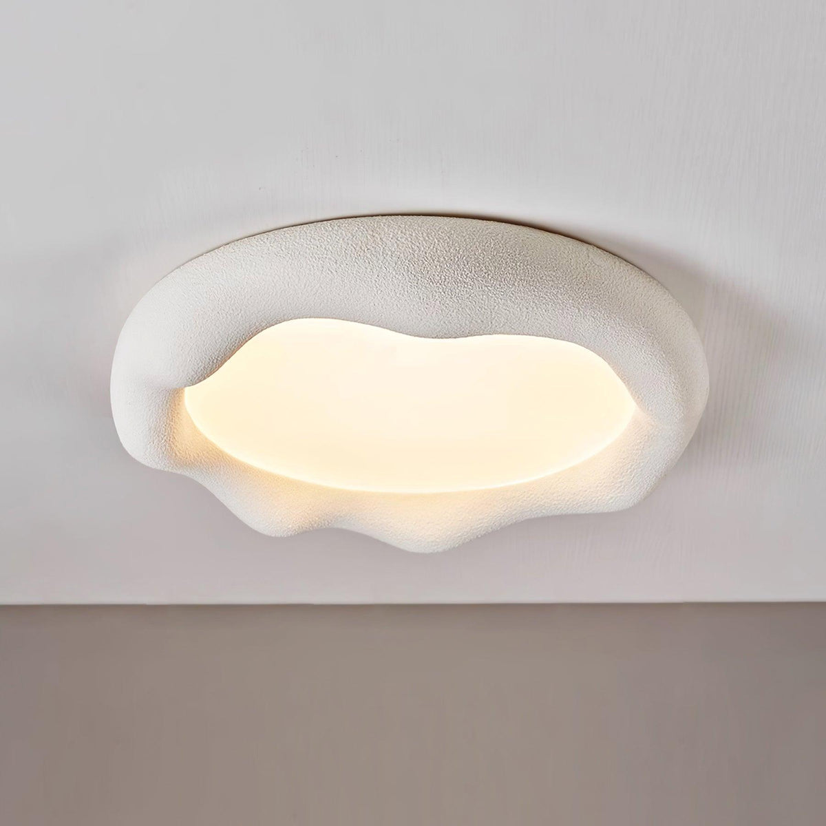 Lampada da soffitto in resina organica e fibra di vetro color beige