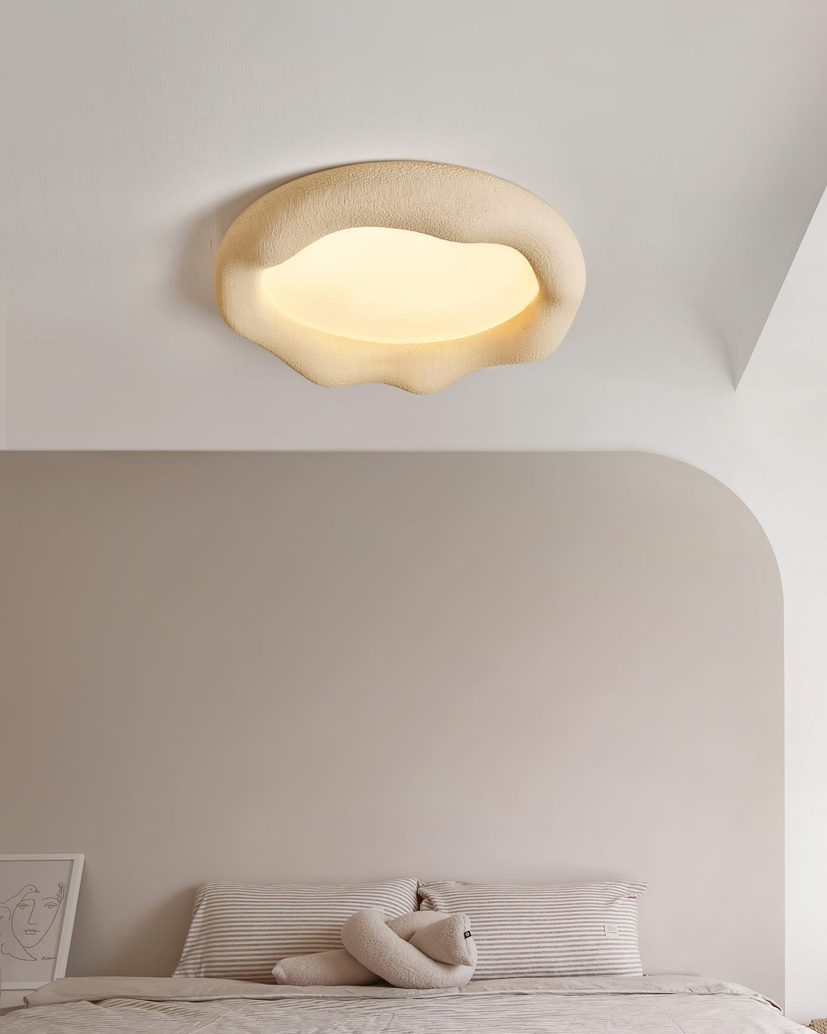 Lampada da soffitto in resina organica e fibra di vetro color beige