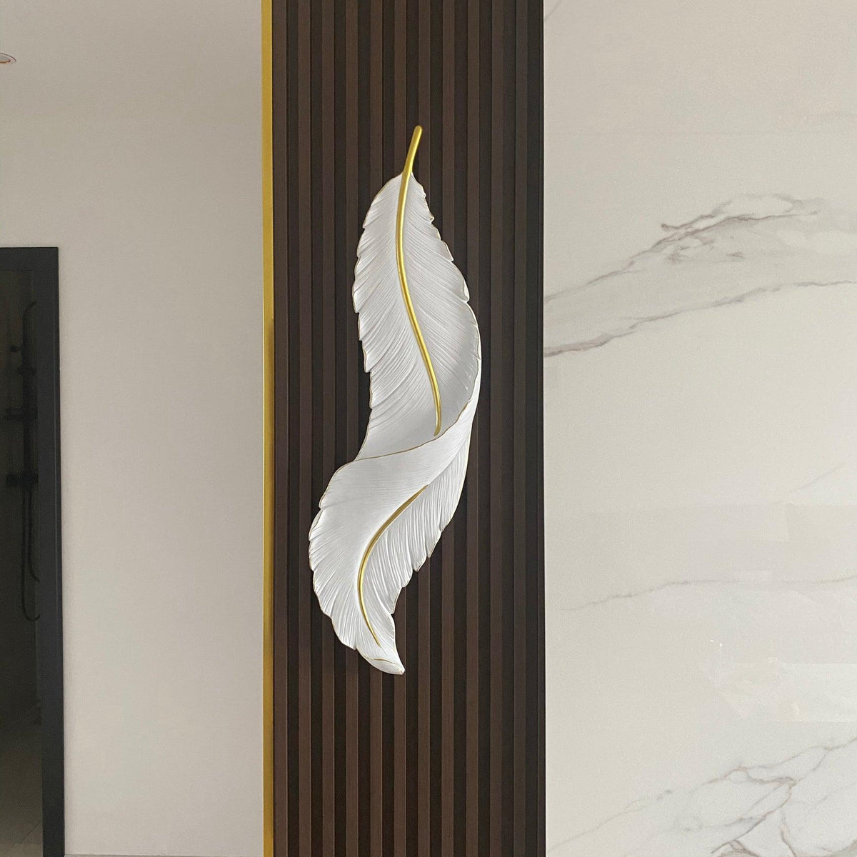 Arvess lampada da parete in resina Individual Creativity Feather