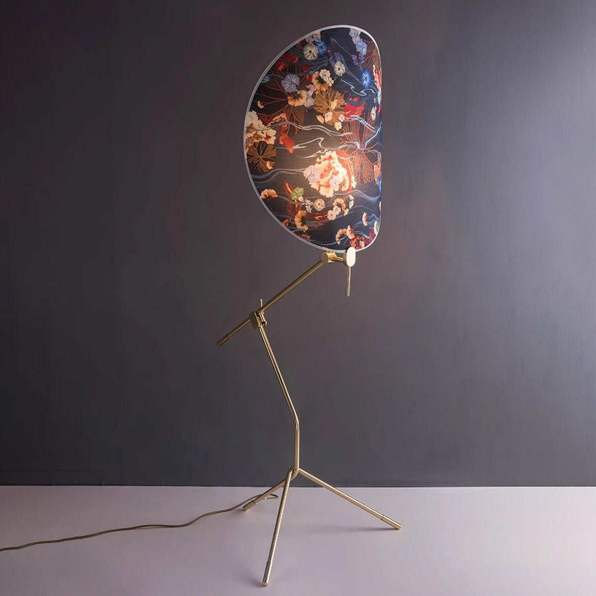 Unexin lampada da terra in ottone