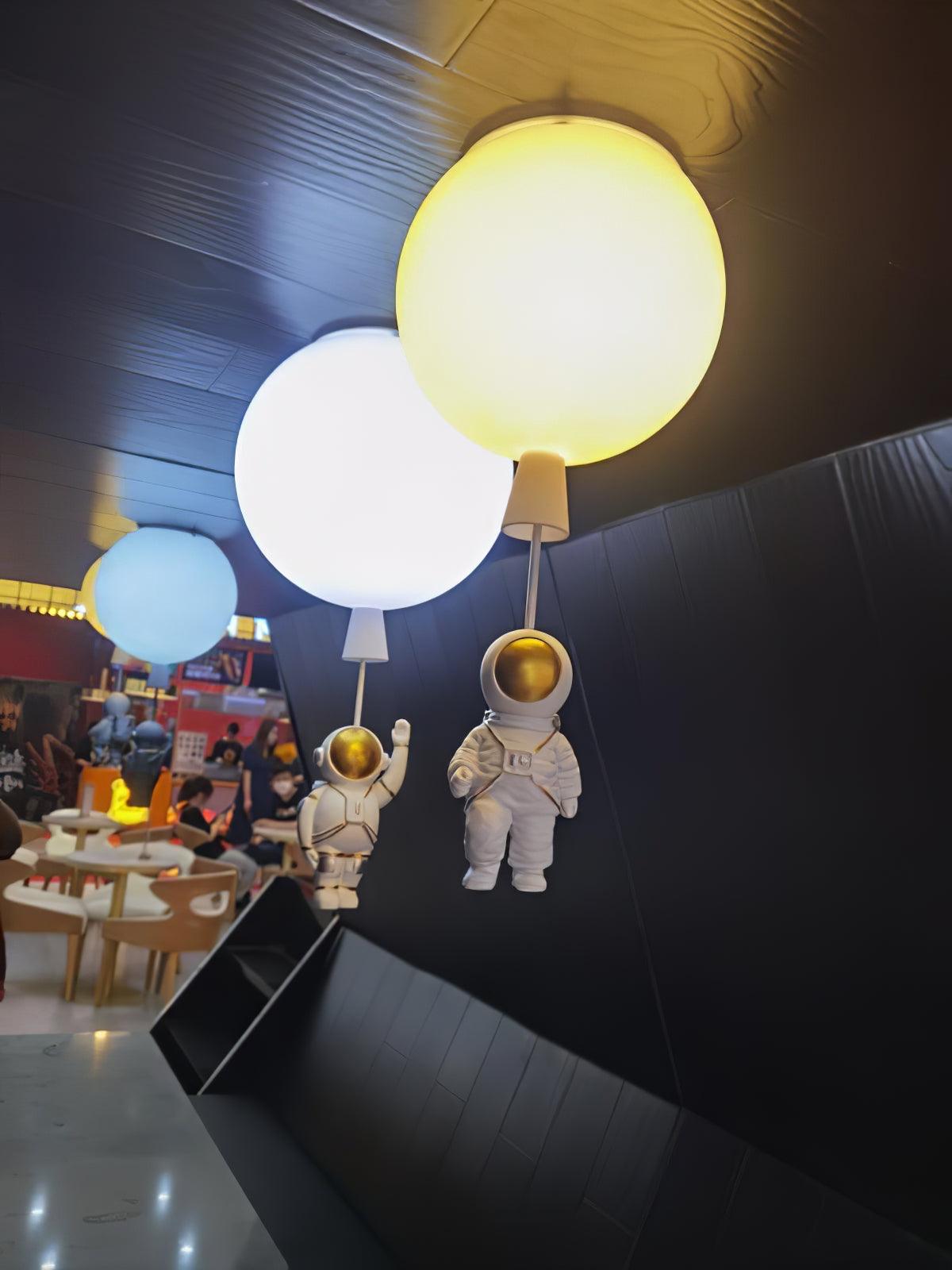 Nirerira lampada da soffitto Acrilico Palloncino Astronaut Divertente per camera dei Bambini a globo