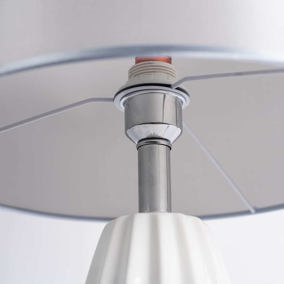 Terioina lampada da tavolo in Ceramica moderna