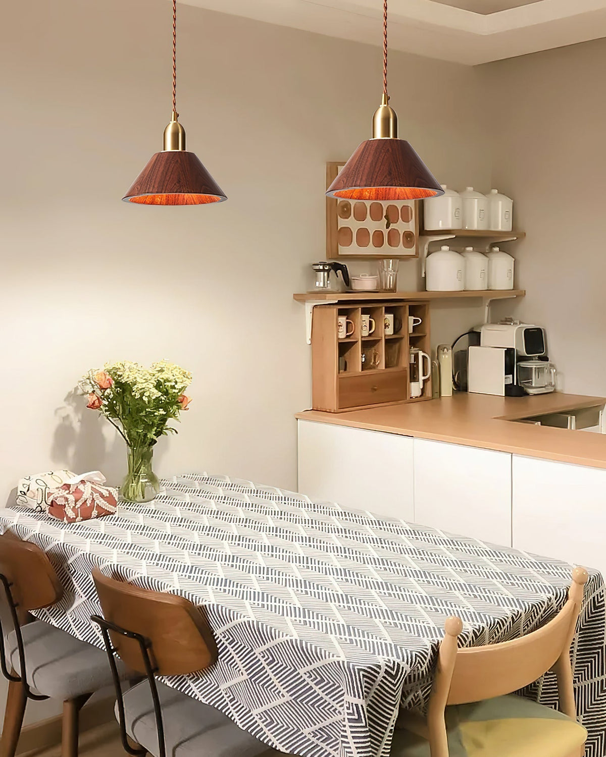Lampada a sospensione in legno, forme assortite in legno massello e ottone