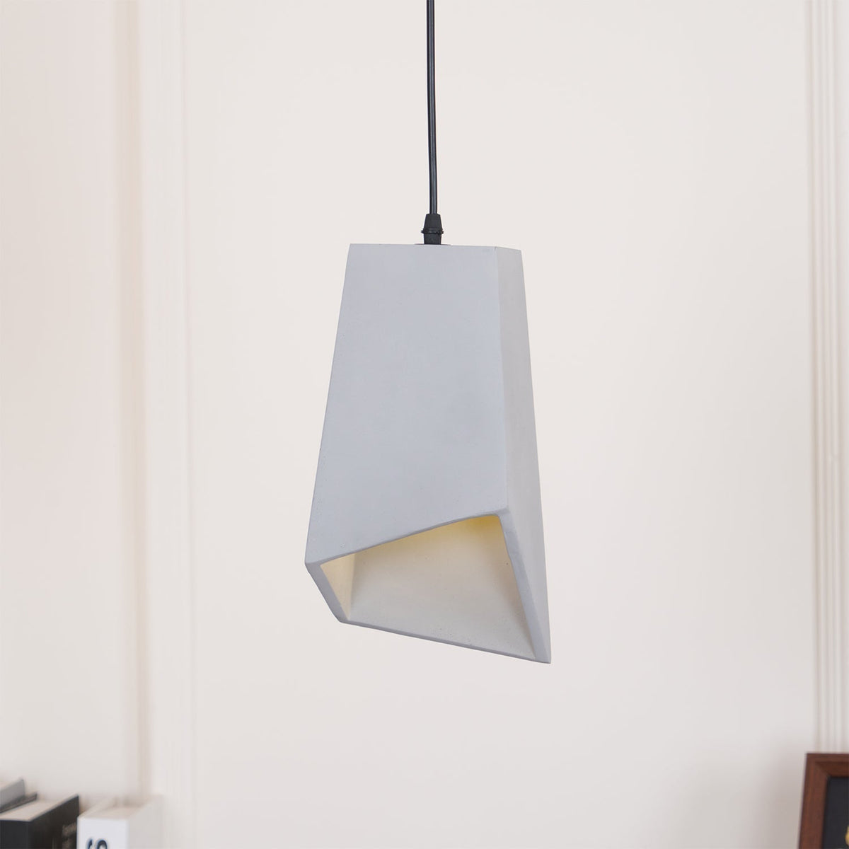 Geo lampada a sospensione industriale in cemento