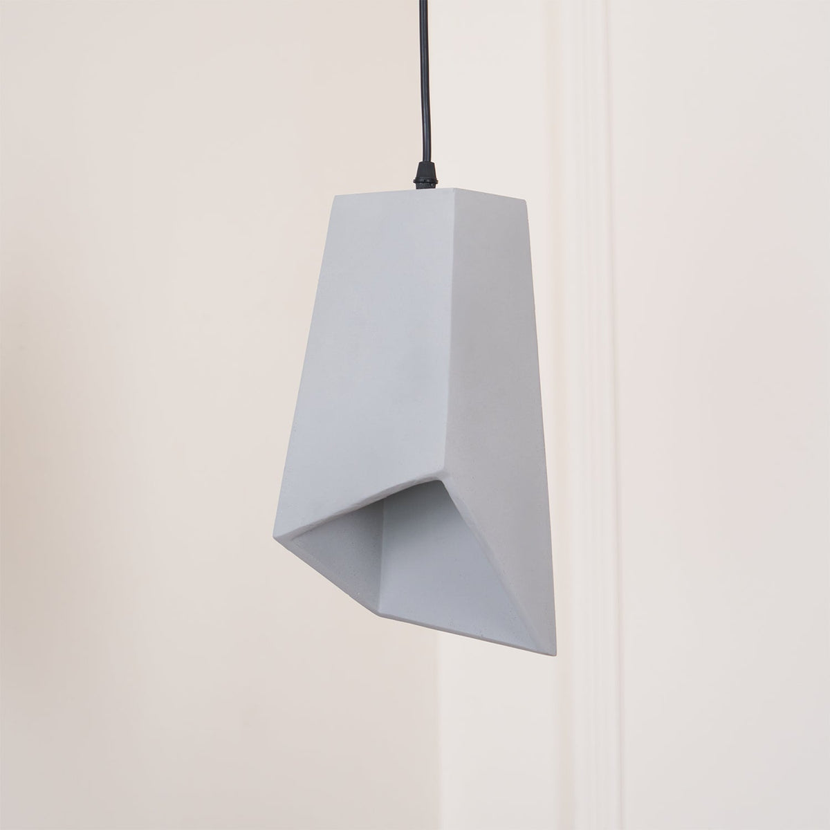 Geo lampada a sospensione industriale in cemento
