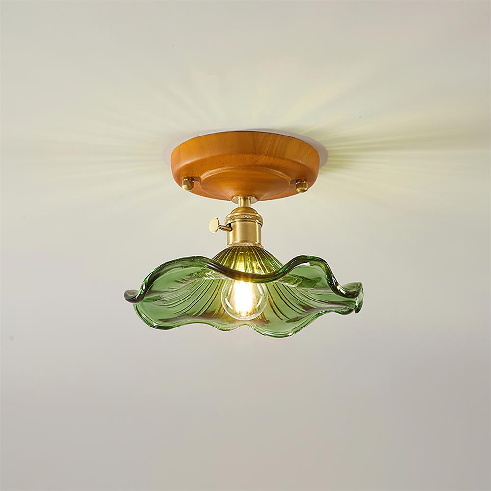 Lampada da soffitto con rosone in legno e paralume in vetro e ottone, stile vintage floreale country