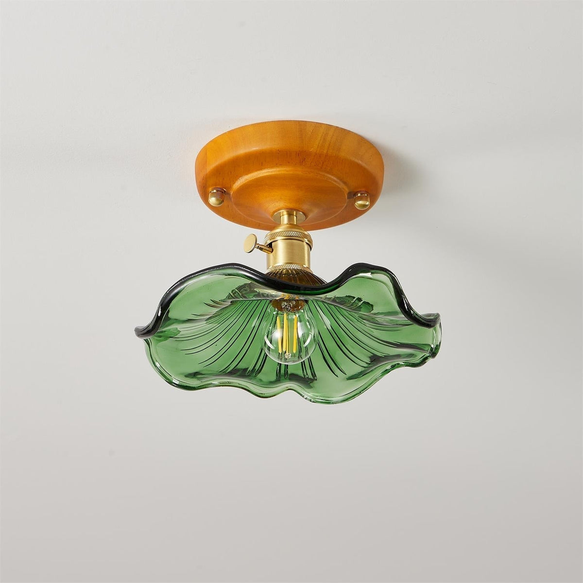 Lampada da soffitto con rosone in legno e paralume in vetro e ottone, stile vintage floreale country