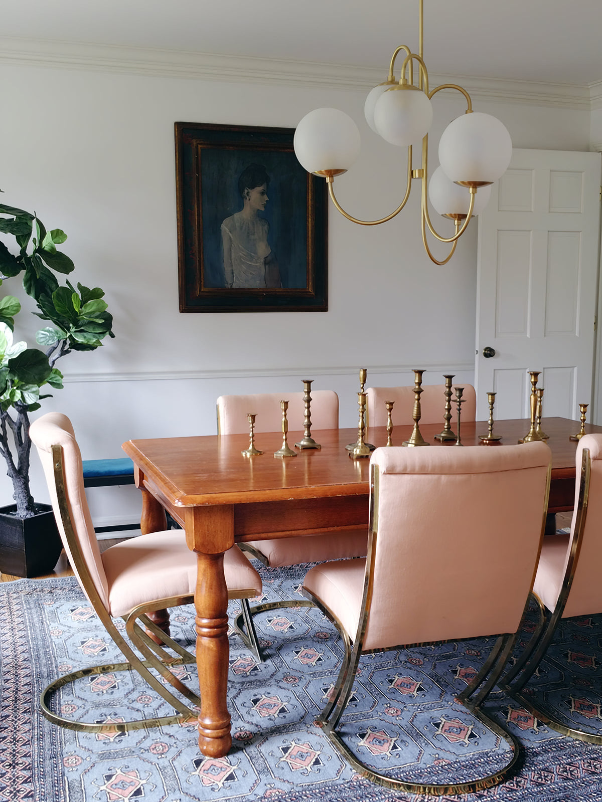Auruaria lampadario ottone Bracci Curvi sfere Opaline elegante per soggiorno a grappolo