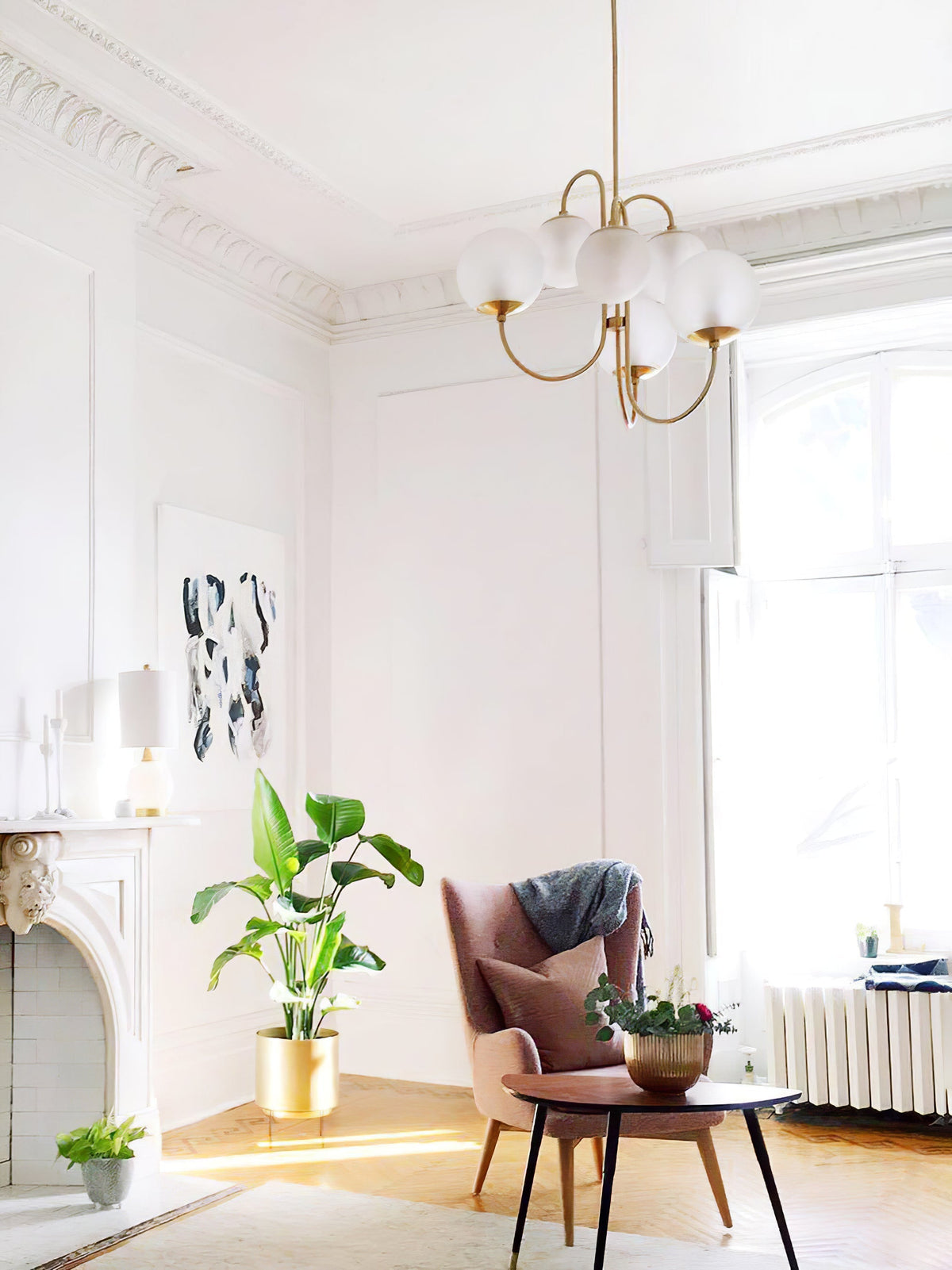 Auruaria lampadario ottone Bracci Curvi sfere Opaline elegante per soggiorno a grappolo