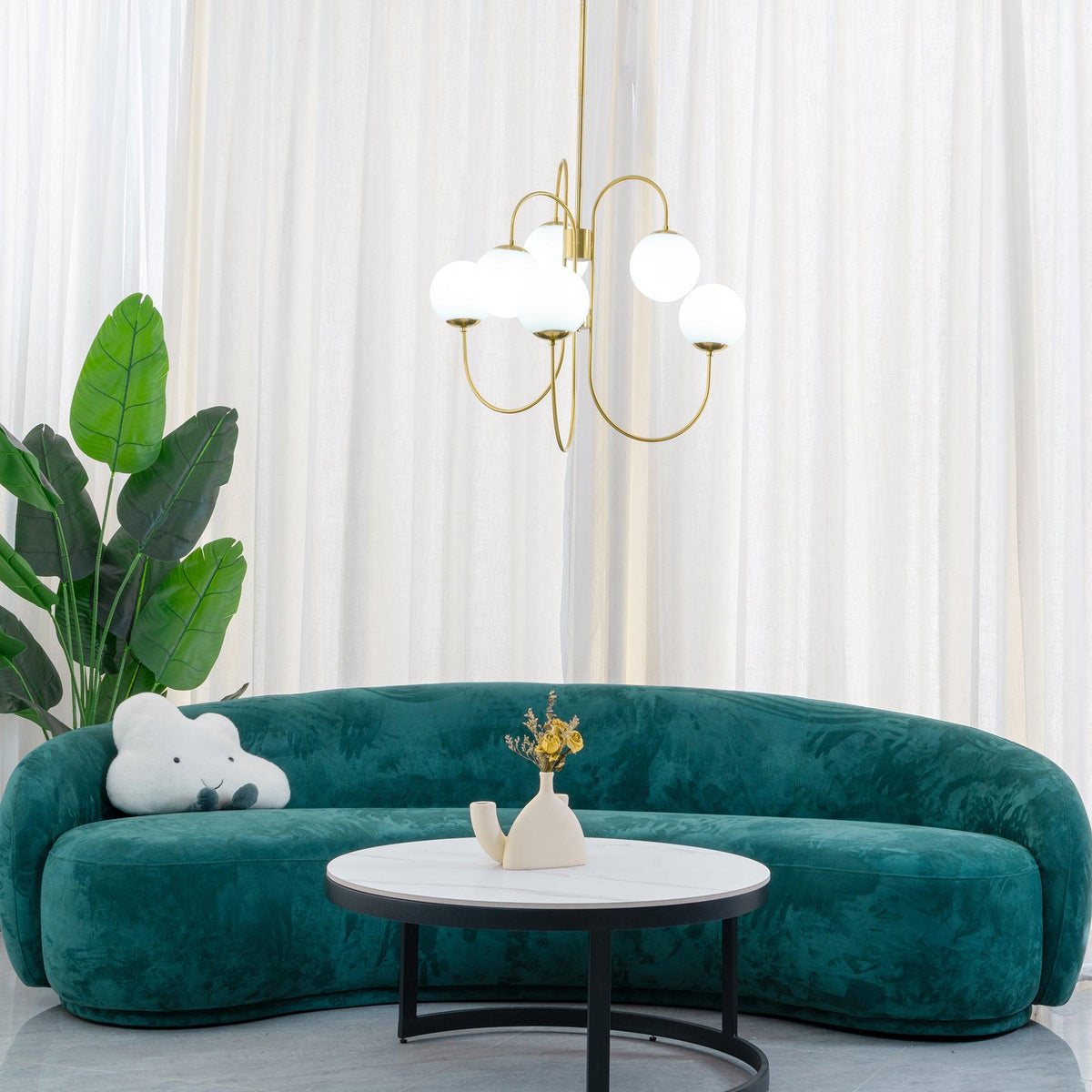 Auruaria lampadario ottone Bracci Curvi sfere Opaline elegante per soggiorno a grappolo