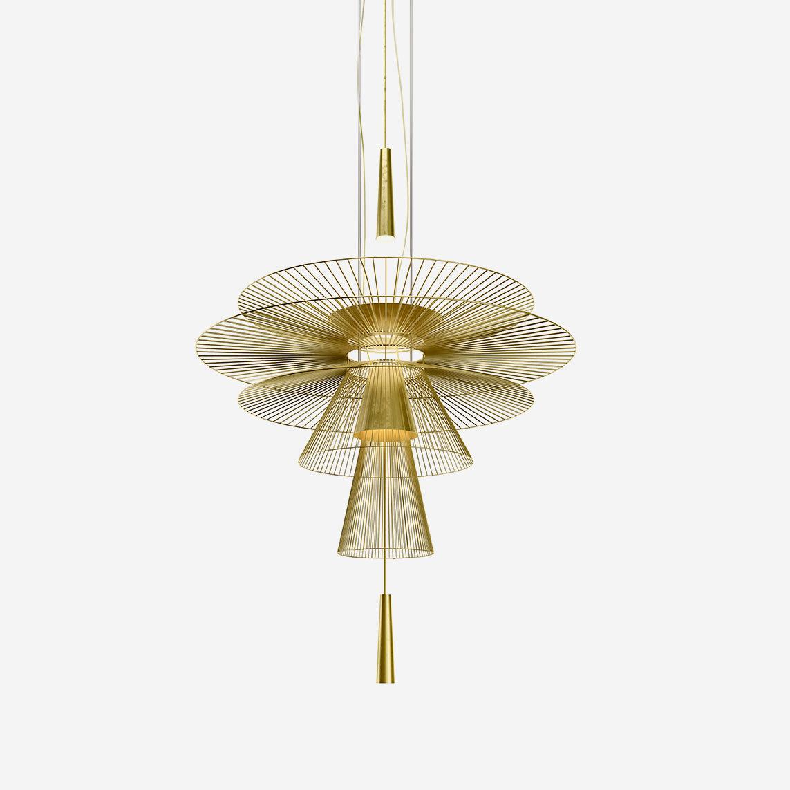 Lampadario a struttura filare stratificata con effetto scultoreo, audace e moderno