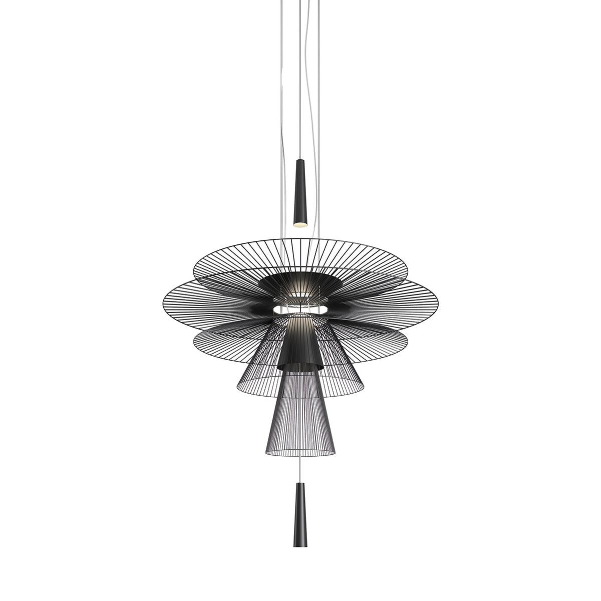 Lampadario a struttura filare stratificata con effetto scultoreo, audace e moderno
